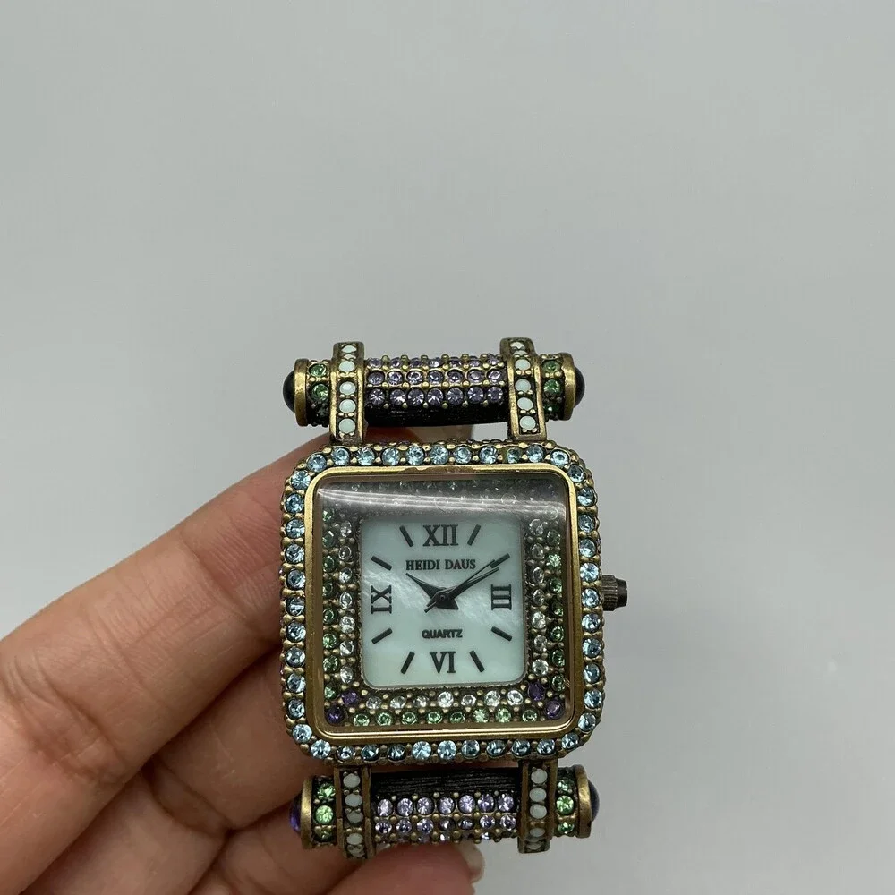 Heidi Daus Women Watch 30mm B8564 Timeless Beauty Crystal Pave Bezel New Battery